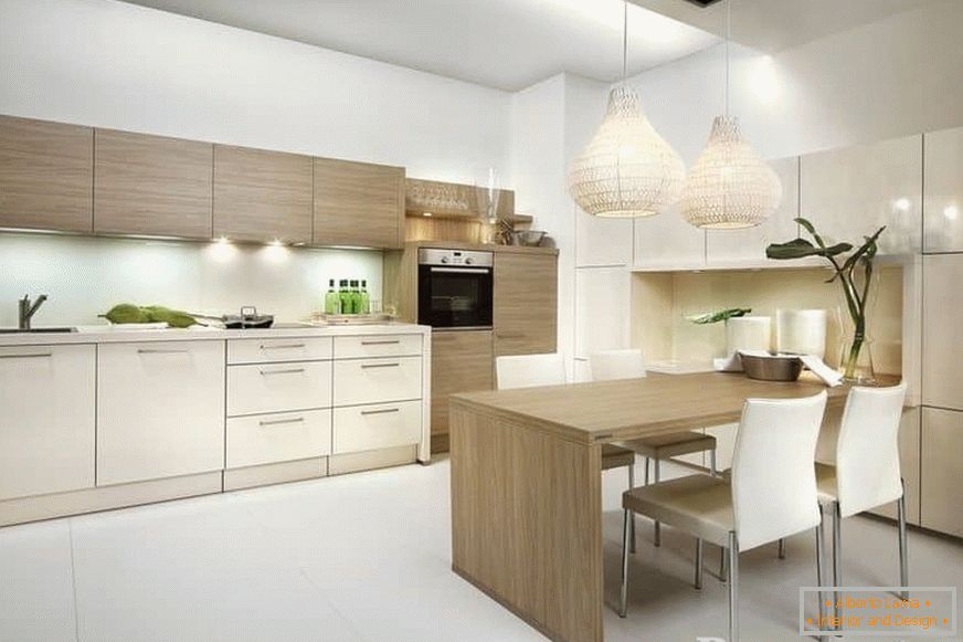 Design moderno della cucina in colori chiari con zona pranzo
