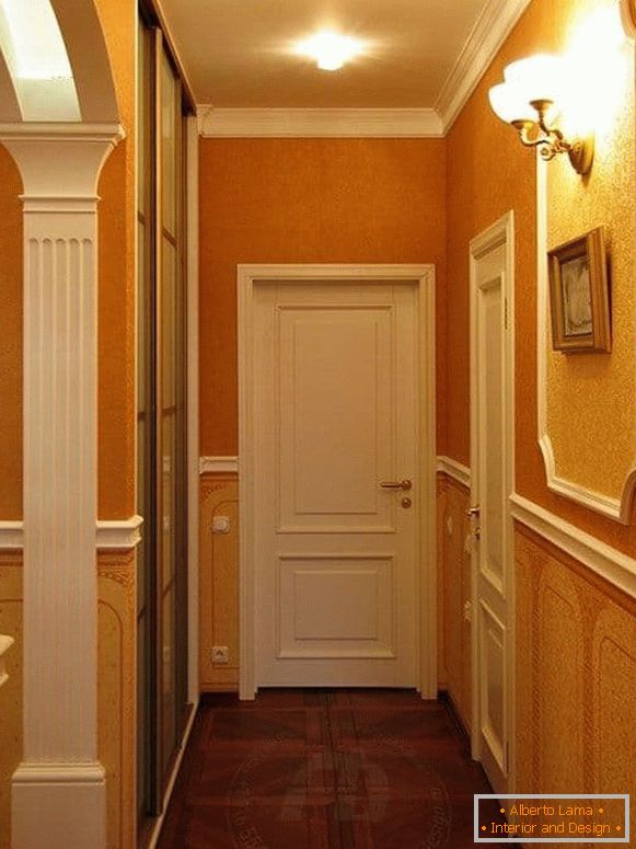 Piccolo corridoio in stile classico
