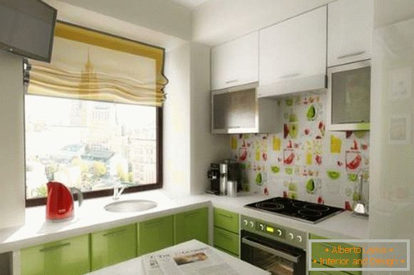Camere di piccole dimensioni: design della cucina bianca e verde nell'appartamento