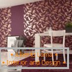 La combinazione di pavimento bianco e pareti viola