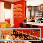 Cucina-soggiorno in colore arancione