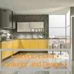 Cucina di design rigorosa con mobili gialli