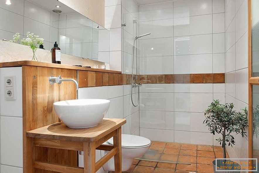 Toilette combinata con cabina doccia