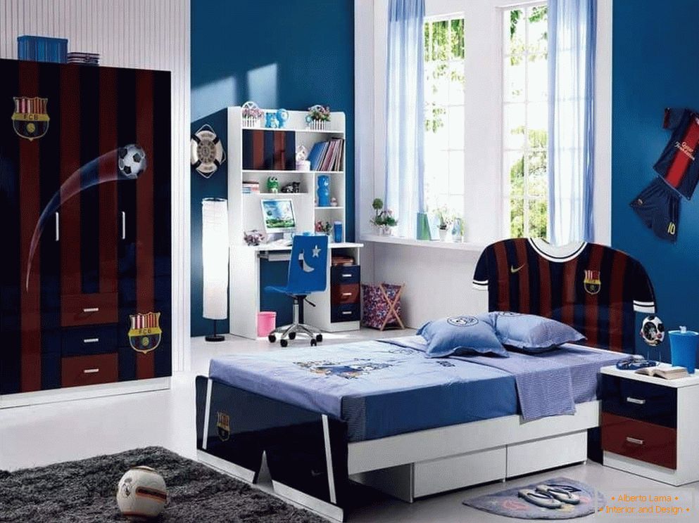Progettazione di una camera da letto in stile sportivo per un ragazzo