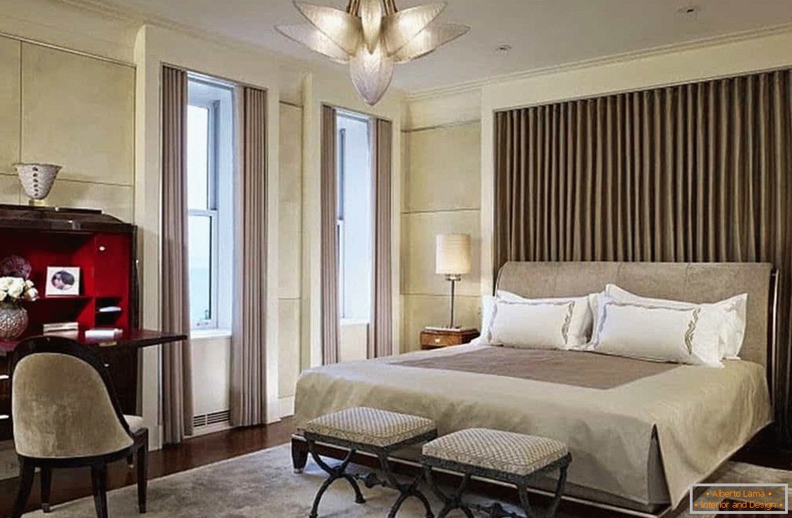 Nel design di una camera da letto in stile classico, elementi di mobili vintage