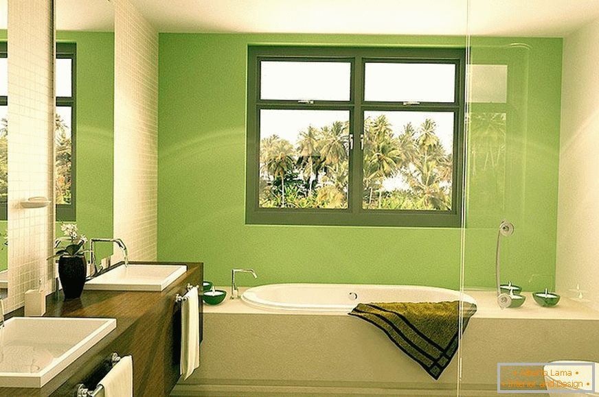 Bagno con finestra в зеленом дизайне