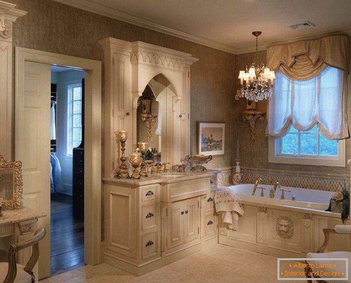 Il design elegante con note di pomposità si concretizza nella realtà del bagno in stile Art Nouveau.