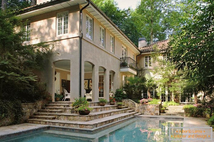 Casa di campagna d'elite in stile mediterraneo con piscina.