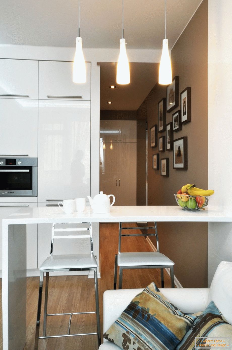Interno della cucina-soggiorno in un piccolo appartamento