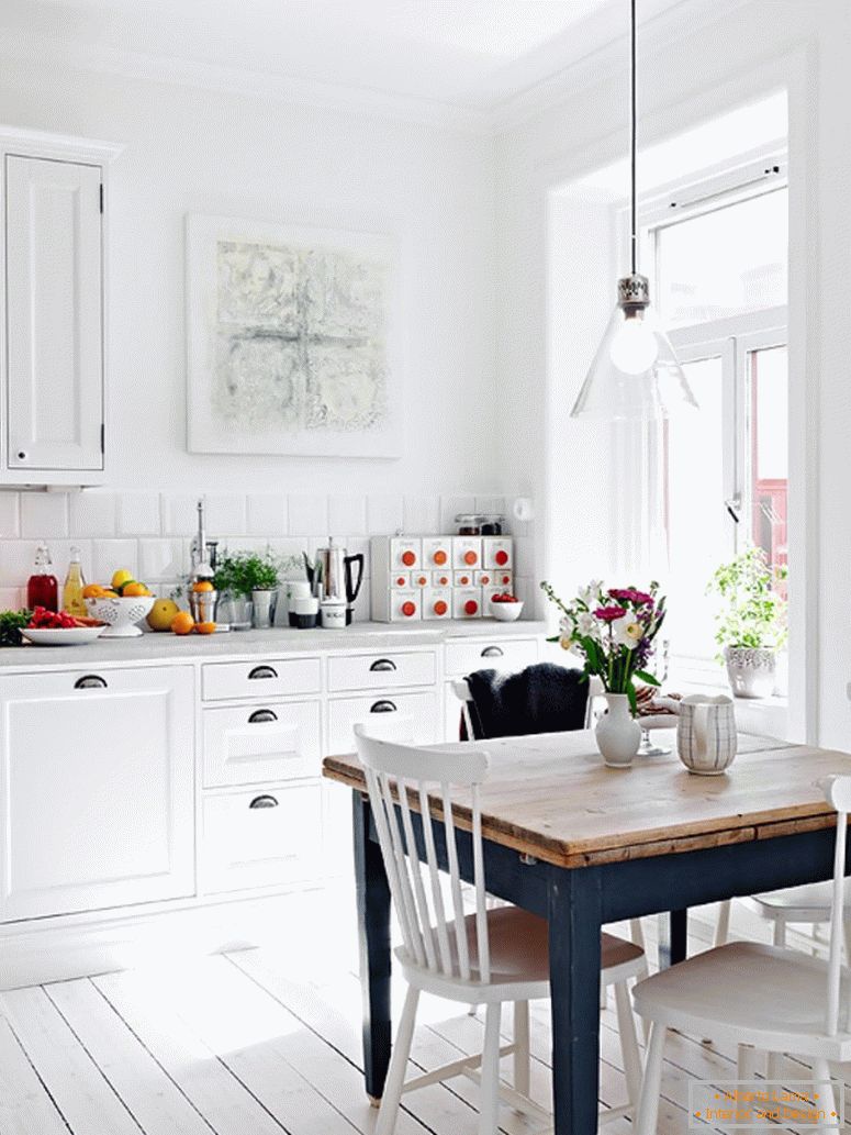 Interno di appartamenti da cucina moderni in Svezia