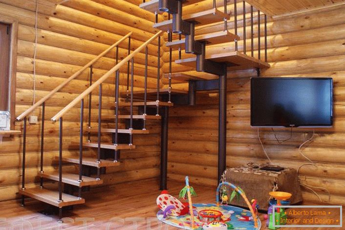 Una scala modulare comoda per tutte le generazioni di abitanti della casa. Design elegante e leggero, consente di risparmiare spazio in casa e si assembla rapidamente.