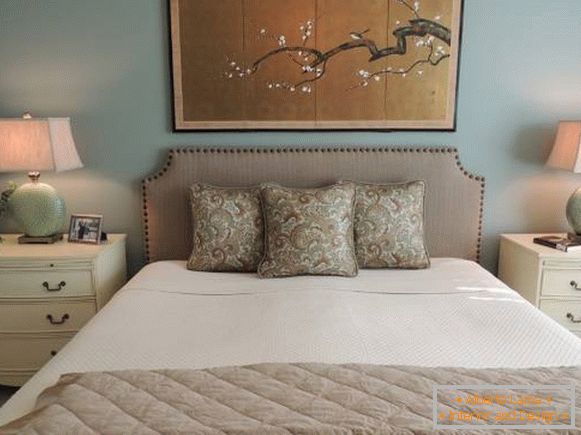 Bella camera da letto con la pittura giapponese all'interno