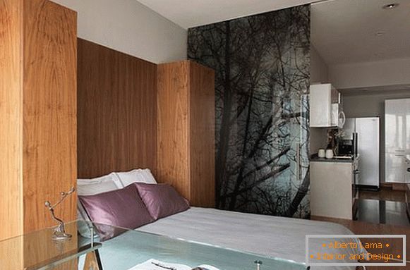 La camera da letto с деревянной отделкой