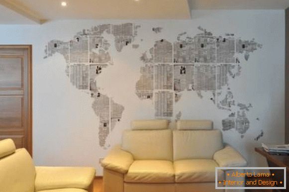 Mappa del mondo sul muro con le tue mani