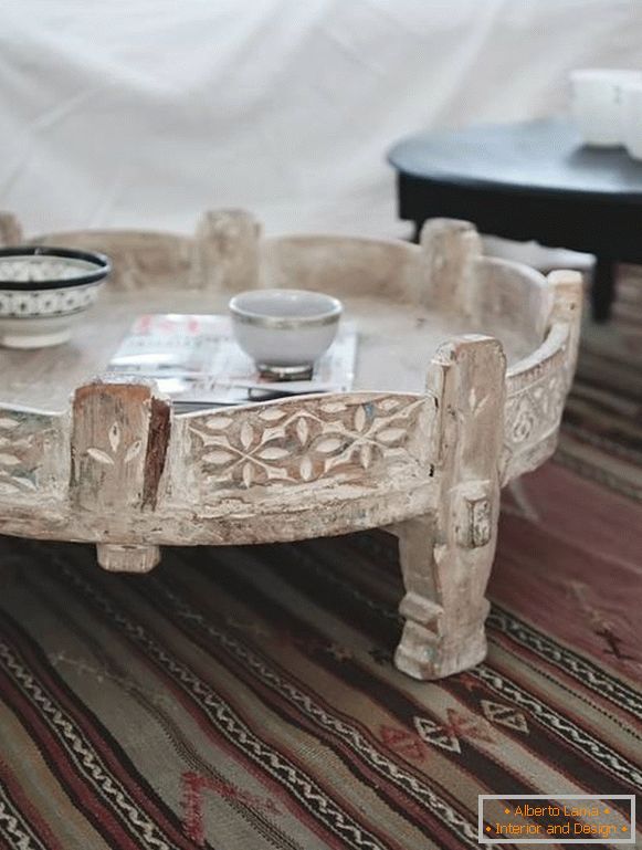 tavolo in stile marocchino
