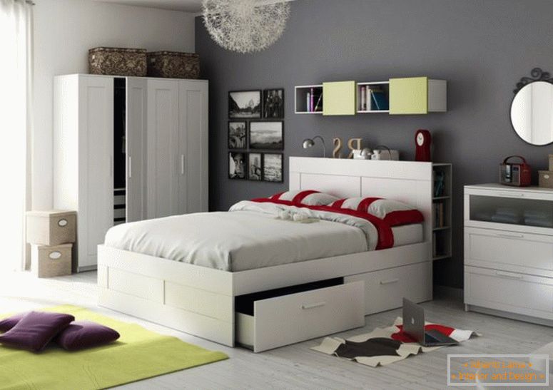 di colore marrone chiaro rettangolo-comodino-IKEA-camere-idee-bianco-floreali-Sacco a pelo-for-you-queen-size-platform-letto-stella-modello-coperta-rosso-tessuto-sedia in legno massiccio-