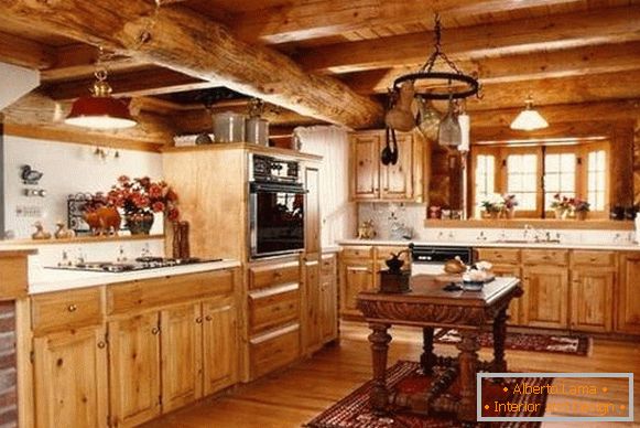 Interno della cucina di una casa in legno - foto da legno