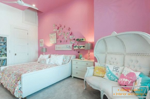 interior design di una stanza per bambini per una ragazza фото