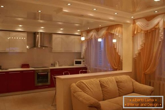 Interior design della cucina del soggiorno in una casa privata - foto della partizione