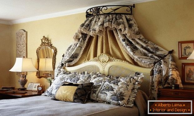 foto della camera da letto in stile francese