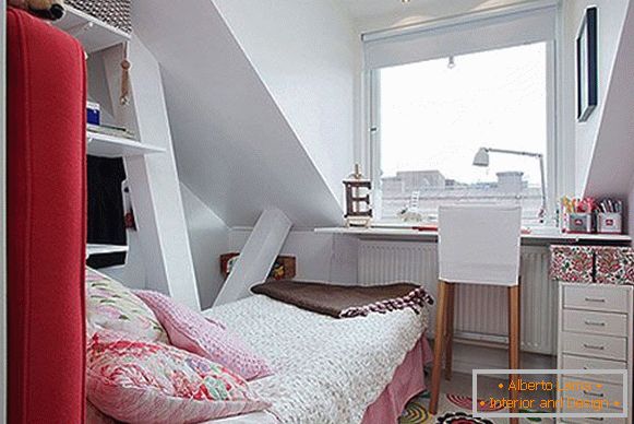 Camera da letto e studio in soffitta