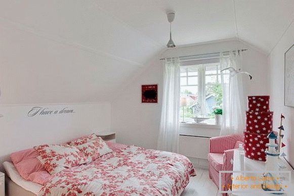 Camera da letto in stile romantico