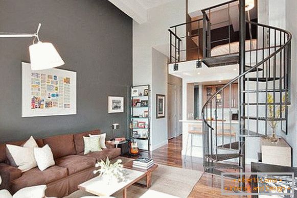 Colore grigio-marrone all'interno del soggiorno - foto
