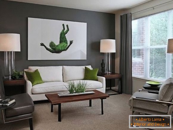 Colore grigio e verde all'interno del soggiorno nella foto