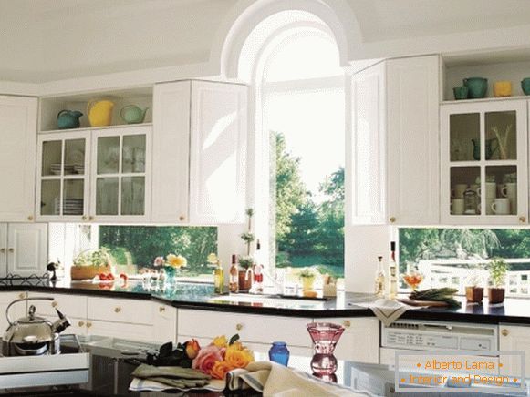 Design della finestra in cucina - foto interna di una casa privata