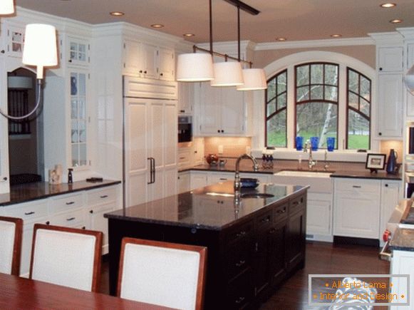 Design della finestra in cucina - foto di bellissime finestre