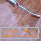 Come dipingere un parquet è una semplice istruzione per i