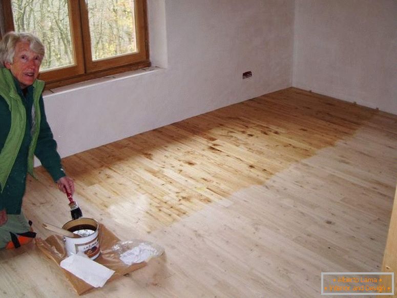 Come dipingere un parquet è una semplice istruzione per i