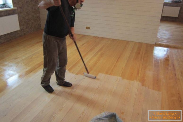 Come dipingere un parquet è una semplice istruzione per i