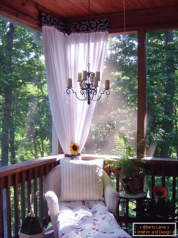 Bellissimo design della veranda in stile rustico