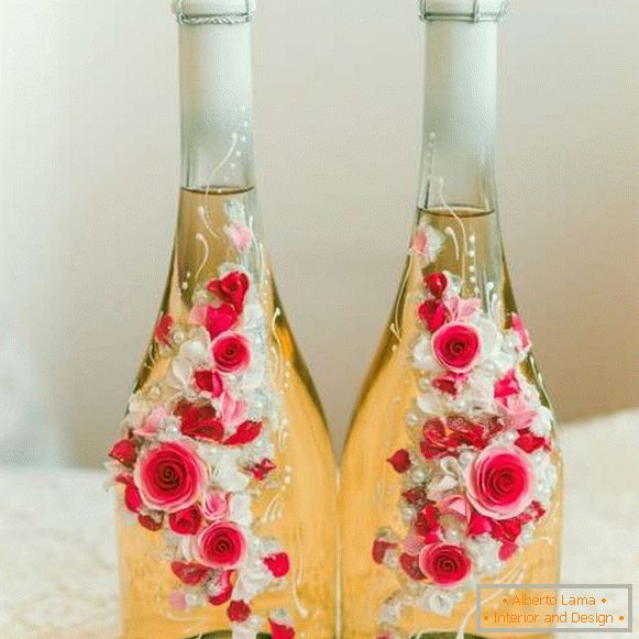Come decorare una bottiglia di champagne per un matrimonio con i fiori