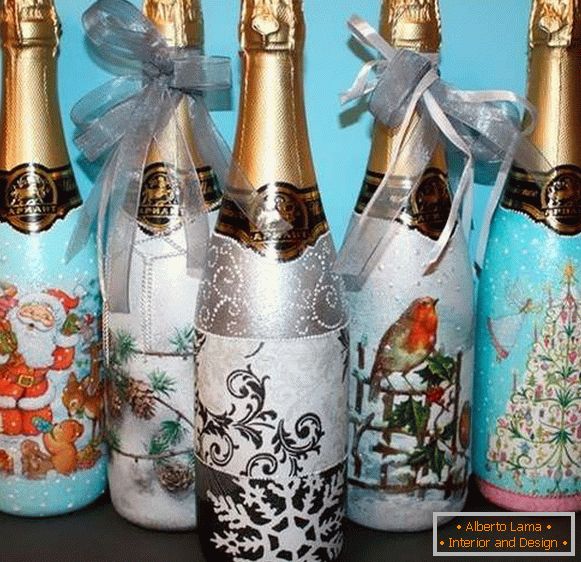 Decoupage e decori di una bottiglia di champagne per il nuovo anno
