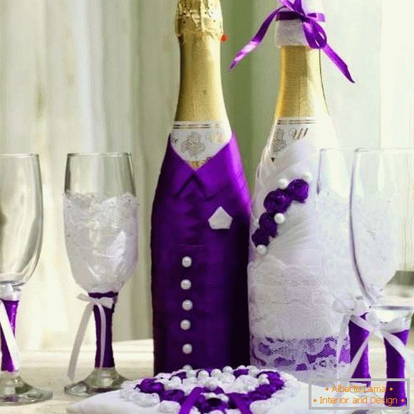 Decorazione di bottiglie di champagne per il matrimonio - la sposa e lo sposo