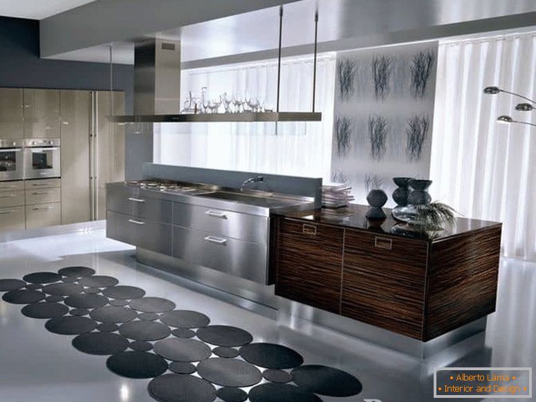 Cucina in stile high-tech abbinata a legno e metallo