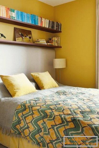 Design della camera da letto in colore giallo