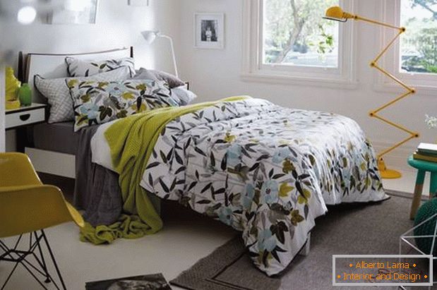 Camera da letto moderna con colori vivaci