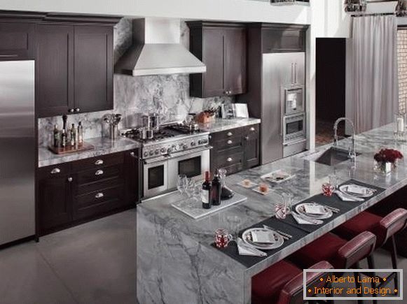 Colore grigio кухни с элементами марсала 2015