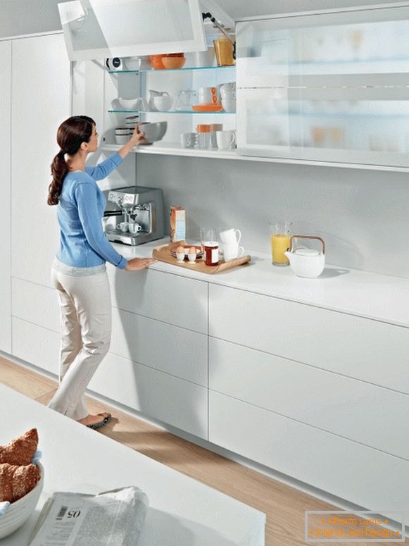 Cucina moderna bianca in stile minimal