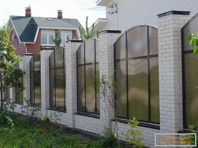 photo fence per una casa privata in policarbonato