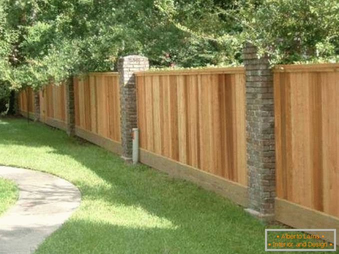 recinzioni in legno per una foto di casa privata