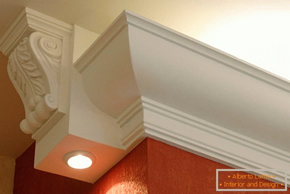 Finitura del soffitto con stampaggio a stucco con retroilluminazione a LED integrata