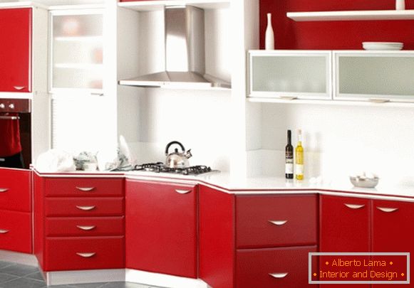 Cucina rossa nella foto interna 15
