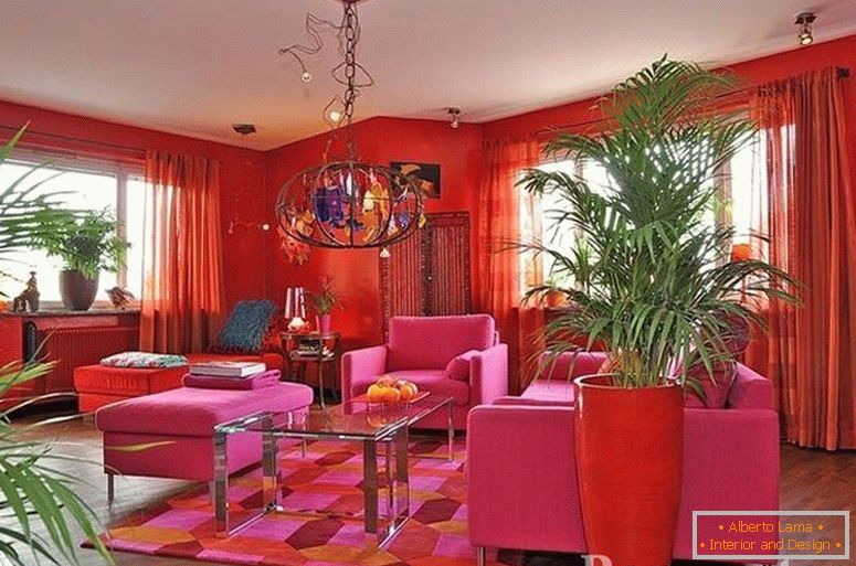 Mobili rosa nel soggiorno