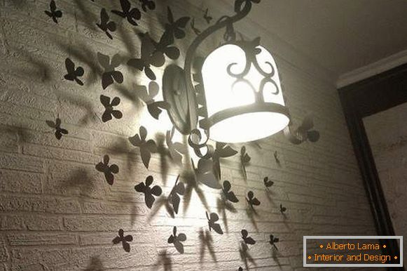 Idee interessanti per una casa con le tue mani - una foto di una lampada fatta da te sul muro