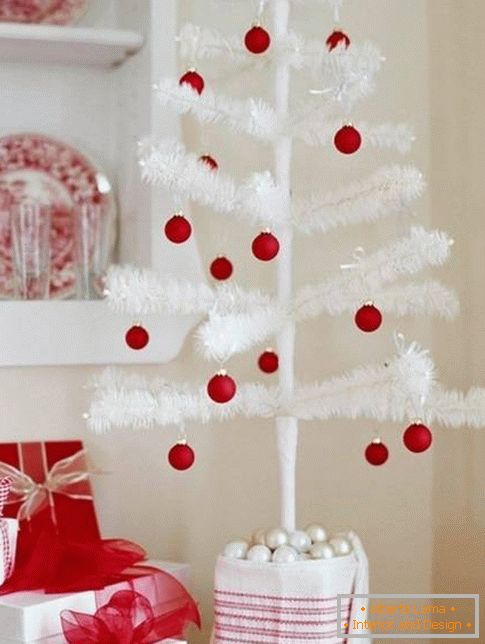 albero di Natale di decorazione semplice ed elegante