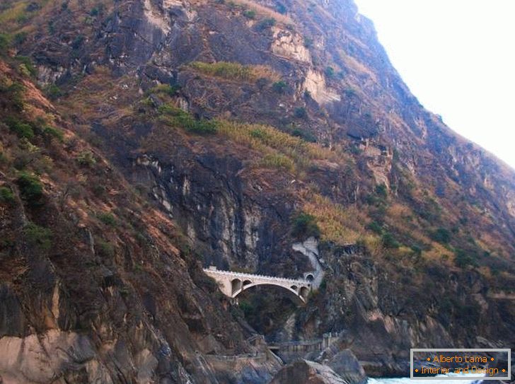 Vista della gola della tigre che salta (Lijiang)